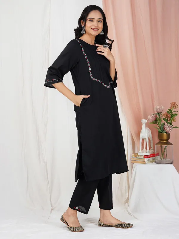 Black_Tribal_Embroidered_Cotton_Silk_Kurta_With_Matching_Pant_And_Dupatta_-_XXL