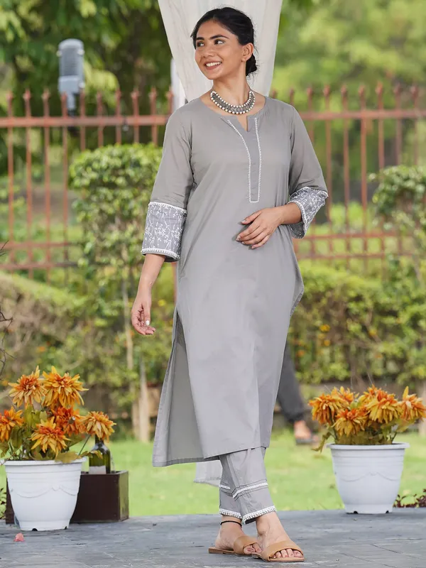 Grey_Hand_Embroidered_Cotton_Kurta_with_Lace_Pant_-_Set_of_2_-_XXL