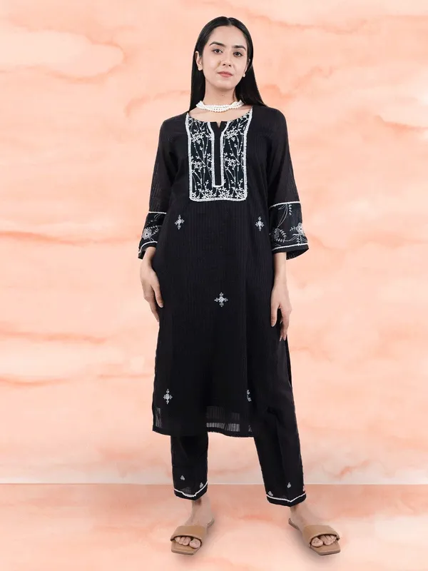 Black_Embroidered_Cotton_Kurta_Paired_With_Matching_Pant_-_XXL