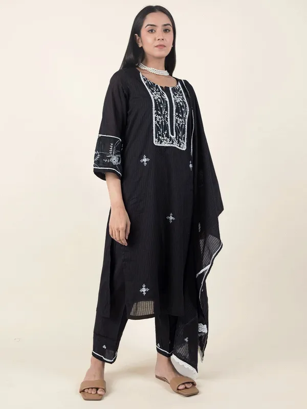 Black_Embroidered_Cotton_Kurta_With_Matching_Pant_And_Dupatta_-_XXL