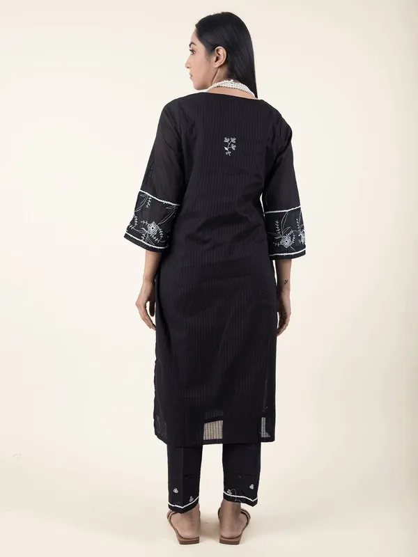Black_Embroidered_Cotton_Kurta_With_Matching_Pant_And_Dupatta_-_XXL