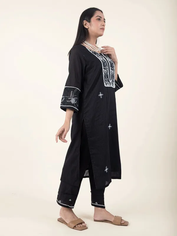 Black_Embroidered_Cotton_Kurta_With_Matching_Pant_And_Dupatta_-_XXL