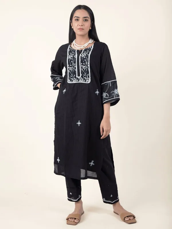 Black_Embroidered_Cotton_Kurta_-_XXL