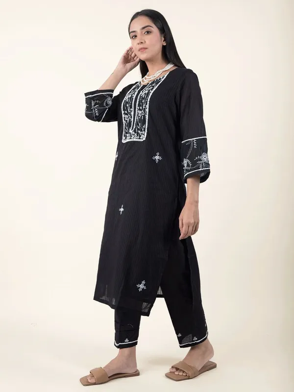 Black_Embroidered_Cotton_Kurta_-_XXL