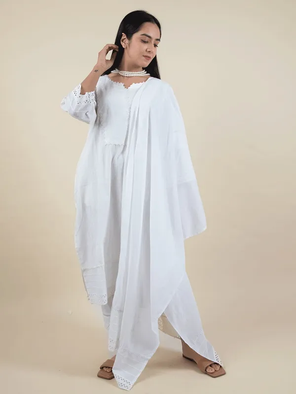 White_Cotton_Kurta_With_Matching_Pant_And_Dupatta