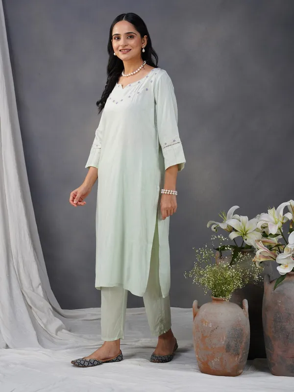 Pista_Hand_Embroidered_Cotton_Kurta_Paired_With_Matching_Pant_-_XXL