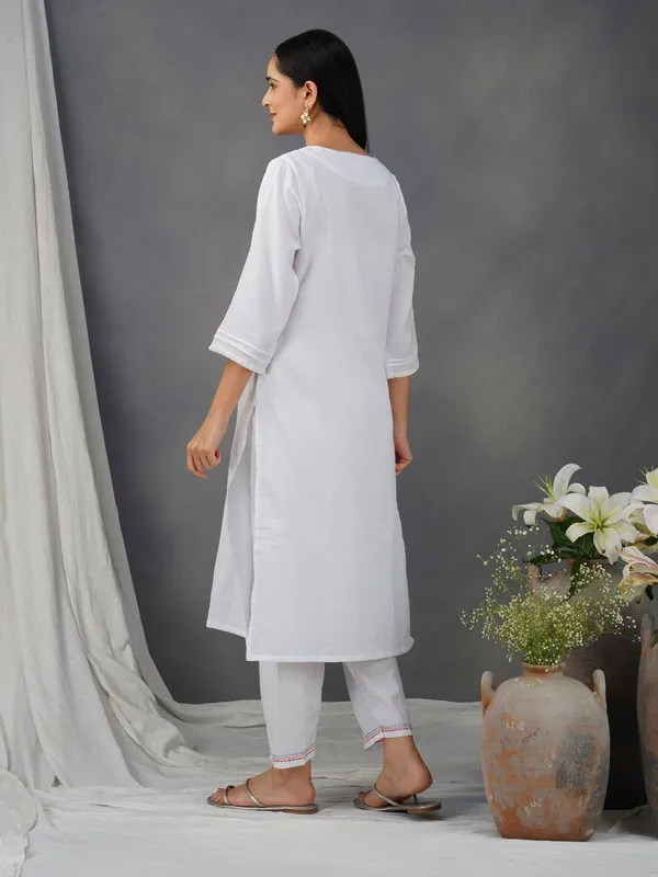 White_Multicolor_Embroidered_Cotton_Kurta_Paired_With_Matching_Pant_-_XXL
