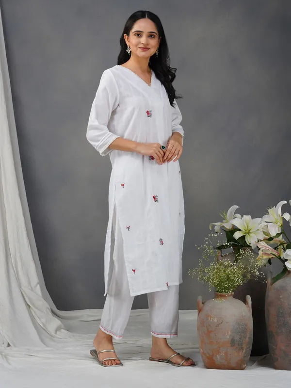 White_Multicolor_Embroidered_Cotton_Kurta_Paired_With_Matching_Pant_-_XXL