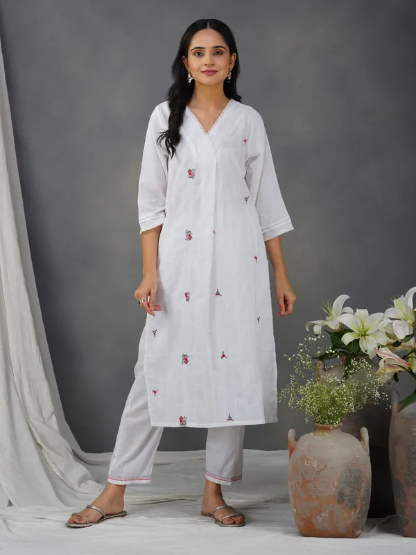 White_Multicolor_Embroidered_Cotton_Kurta_Paired_With_Matching_Pant_-_XXL