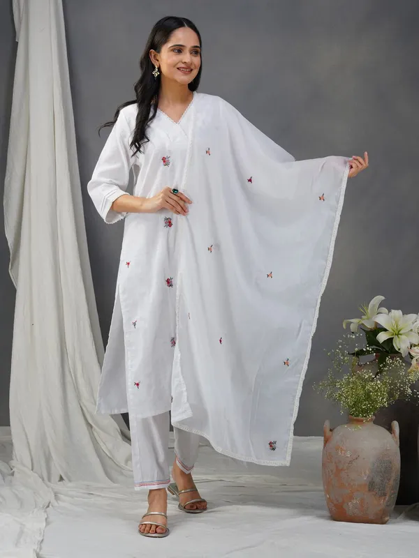 White_Multicolor_Embroidered_Cotton_Kurta_With_Matching_Pant_And_Dupatta_-_XXL