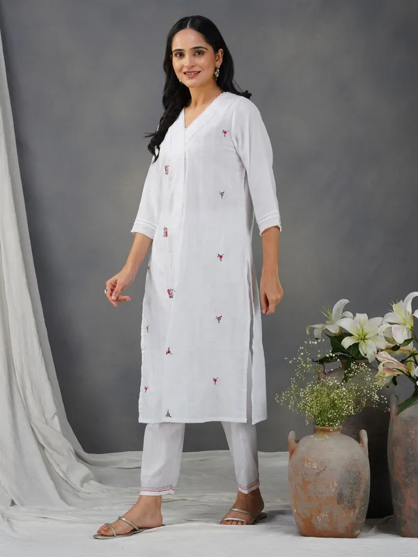 White_Multicolor_Embroidered_Cotton_Kurta_With_Matching_Pant_And_Dupatta_-_XXL