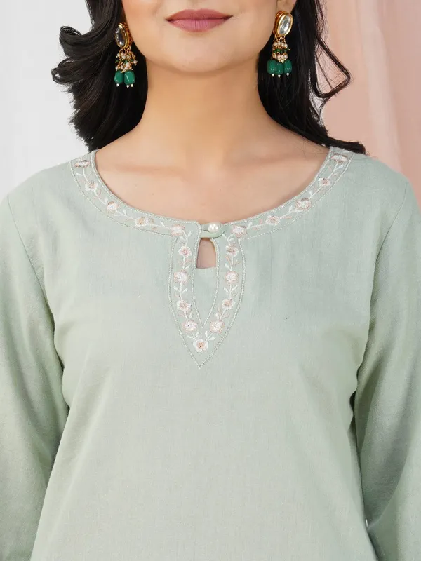 Green_Hand_resham_Embroidered_Cotton_Kurta_Paired_With_Matching_Pant_-_XXL
