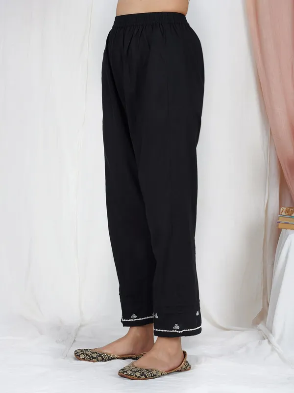 Black_Embroidered_Cotton_Anarkali_Kurta_Paired_With_Matching_Pant_-_XXL