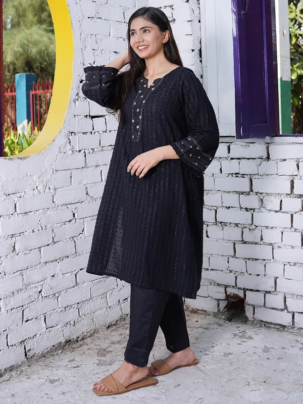 Black_Embroidered_Cotton_Dobby_Kurta_with_Cotton_Pant_-_Set_of_2_-_XXL