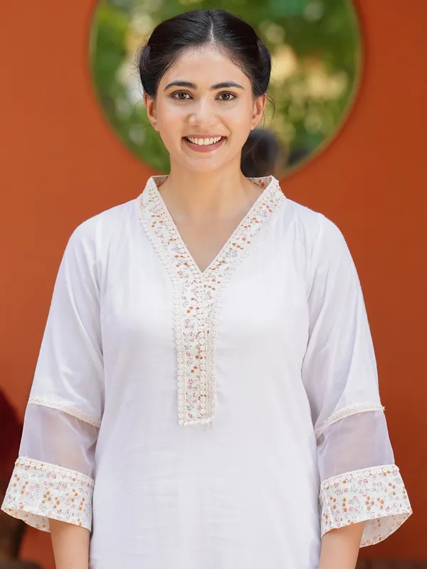 White_Floral__Printed_Cotton_Kurta_with_Cotton_Pant_-_Set_of_2_-_XXL