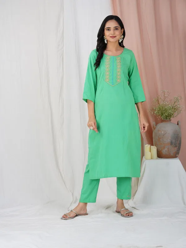 Green_Kantha_Embroidered_Work_Cotton_Kurta_Paired_With_Matching_Pant_-_XXL