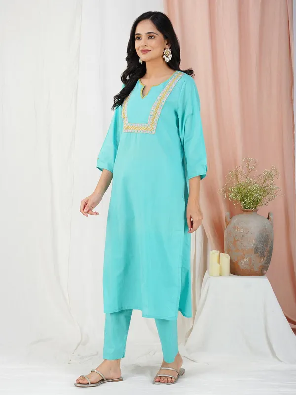 Firozi_Kantha_Embroidered_Cotton_Kurta_Paired_With_Matching_Pant_-_XXL