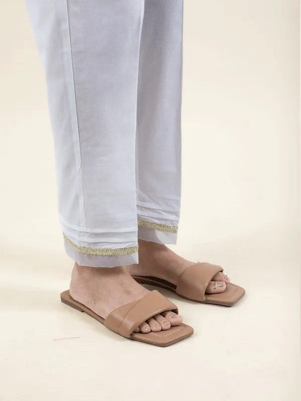 White_Cotton_Hand_Embroidered_Kurta_Paired_With_Matching_Pant_-_XXL