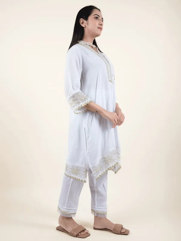 White_Cotton_Hand_Embrodred_Kurta_-_XXL