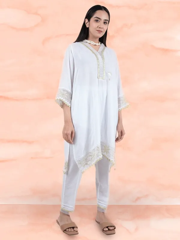White_Cotton_Hand_Embrodred_Kurta_-_XXL