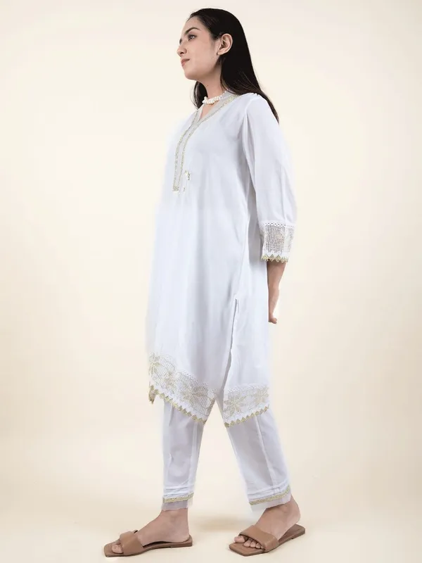 White_Cotton_Hand_Embrodred_Kurta_-_XXL