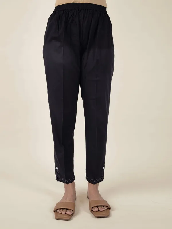 Black_Embroidered_Chanderi_Kurta_Paired_With_Matching_Pant_-_XXL
