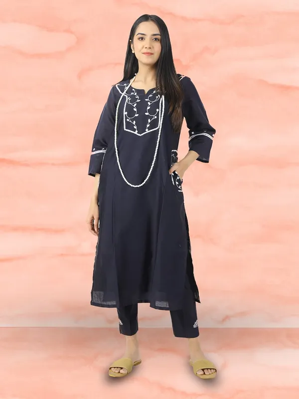 Black_Embroidered_Chanderi_Kurta_Paired_With_Matching_Pant_-_XXL