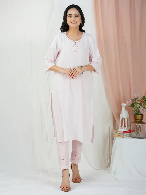 Pink_Embroidered_cotton_Kurta__Paired_With_Matching_Pant_-_XXL