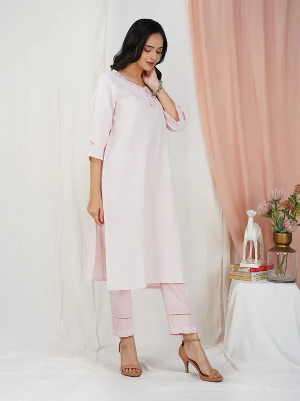 Pink_Hand_resham_Embroidered_Cotton_Kurta__With_Matching_Pant_And_Dupatta_-_XXL