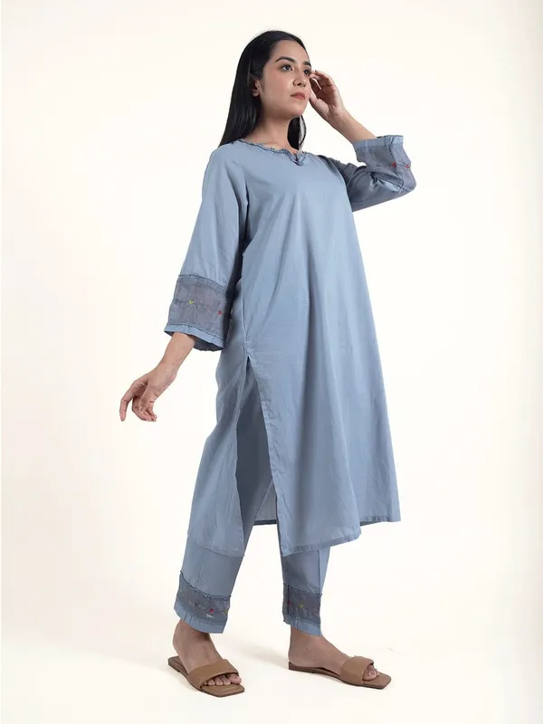 Dark_Blue_Hand_Embroidered_multicolor_Cotton_Kurta_Paired_With_Matching_Pant_-_XXL