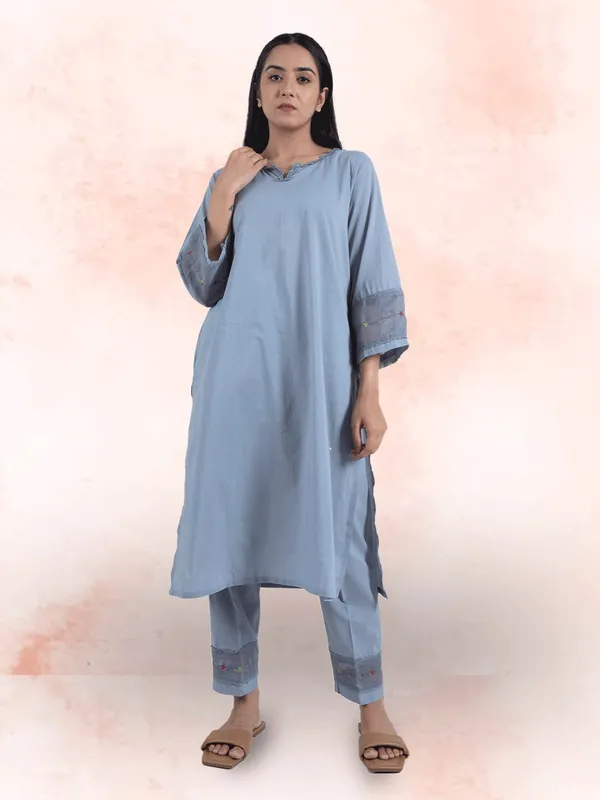 Dark_Blue_Hand_Embroidered_multicolor_Cotton_Kurta_Paired_With_Matching_Pant_-_XXL