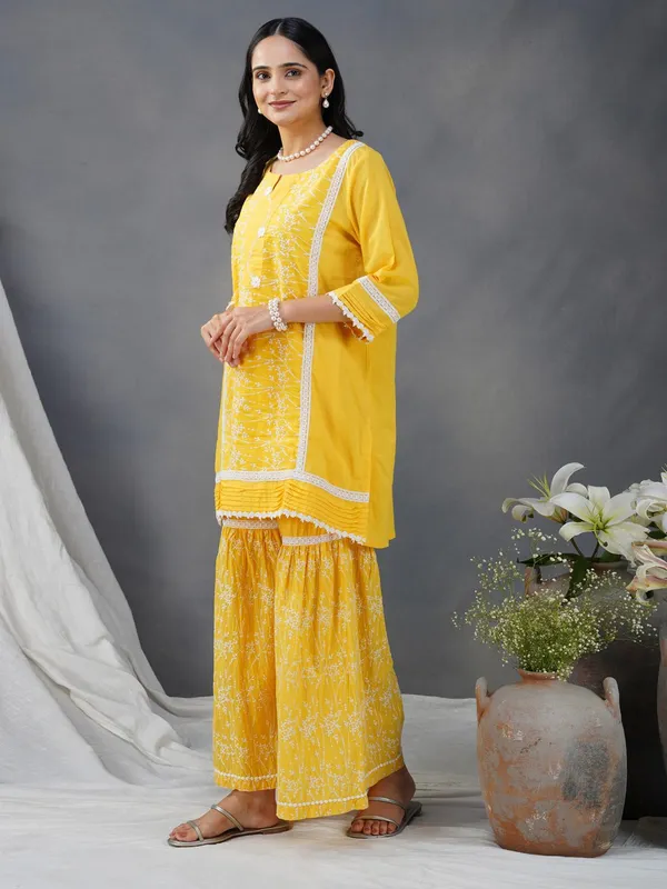 Yellow_Cotton_Embroidered_Kurta_Paired_With_Matching_Pant_-_XXL