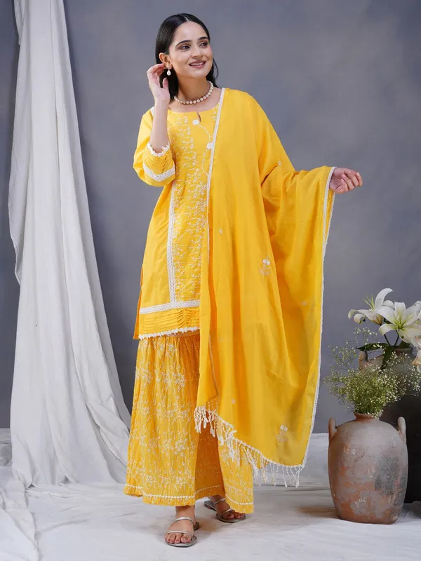 Yellow_Embroidered_Cotton_kurta_Paired_With_Matching_Pant_And_Dupatta_-_XXL