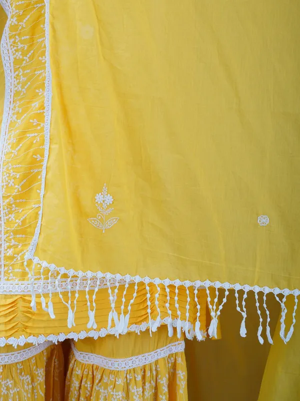Yellow_Embroidered_Cotton_kurta_Paired_With_Matching_Pant_And_Dupatta_-_XXL