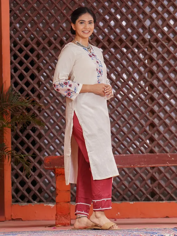 Beige_Floral_Printed_Cotton_Kurta_with_Embroidered_Pant_-_Set_of_2_-_XXL