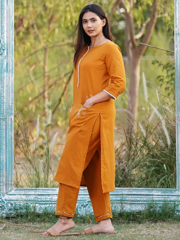 Musturd_Embroidered_Cotton_Kurta_with_Embroidered_Pant_-_Set_of_2_-_XXL