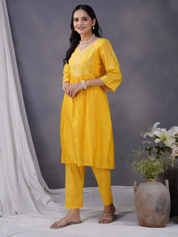 Yellow_Embroidered_Chanderi_Kurta_-_XXL
