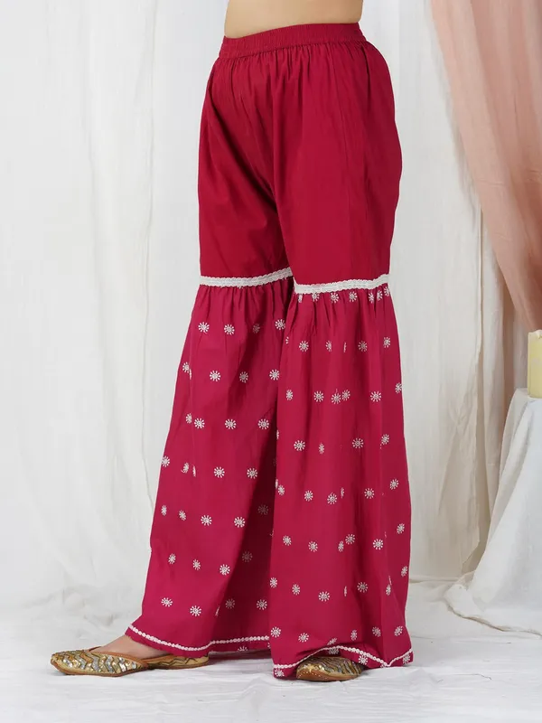 Red_Embroidered_cotton_straight_kurta_paired_with_matching_sharara_-_XXL