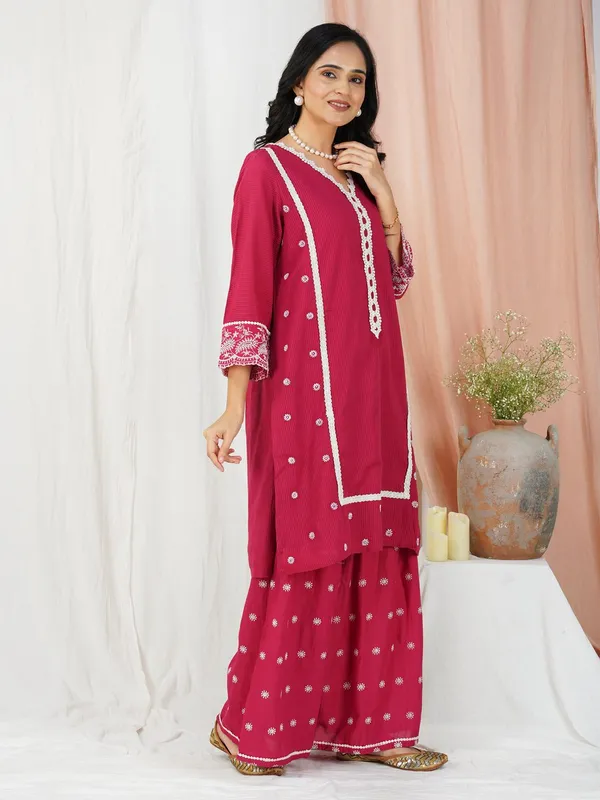 Red_Embroidered_cotton_straight_kurta_-_XXL