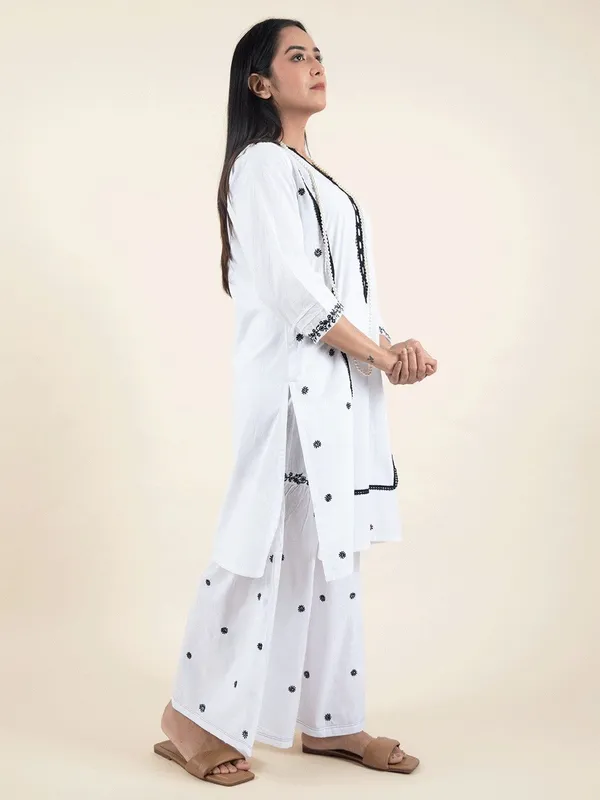 White_Embroidered_Cotton_Kurta_-_XXL