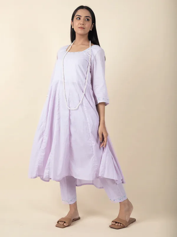 Lilac_Hand_Embroidered_Cotton_Anarkali_Kurta_Paired_With_Matching_Pants_-_XXL
