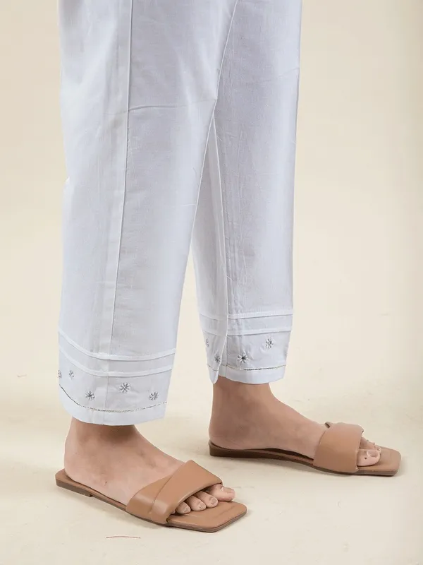 White_Embroidered_Cotton_Kurta_Paired_With_Matching_Pants_-_XXL