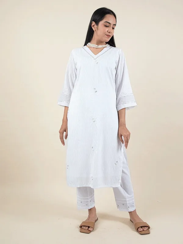 White_Embroidered_Cotton_Kurta_-_XXL