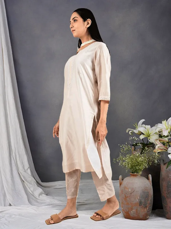 Pink_Embroidered_Chanderi_Kurta_Paired_With_Matching_Pants_-_XXL