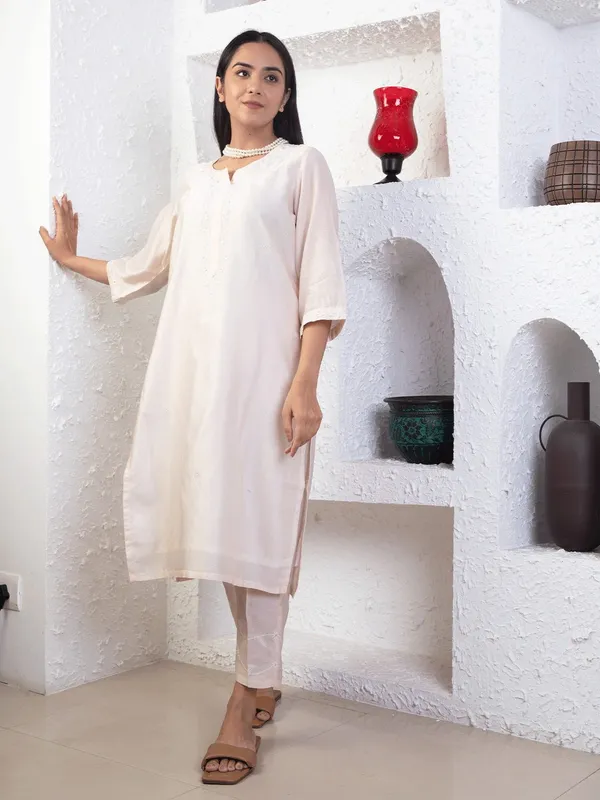 Pink_Embroidered_Chanderi_Kurta_Paired_With_Matching_Pants_-_XXL
