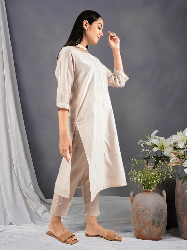 Pink_Embroidered_Chanderi_Kurta_Paired_With_Matching_Pants_-_XXL
