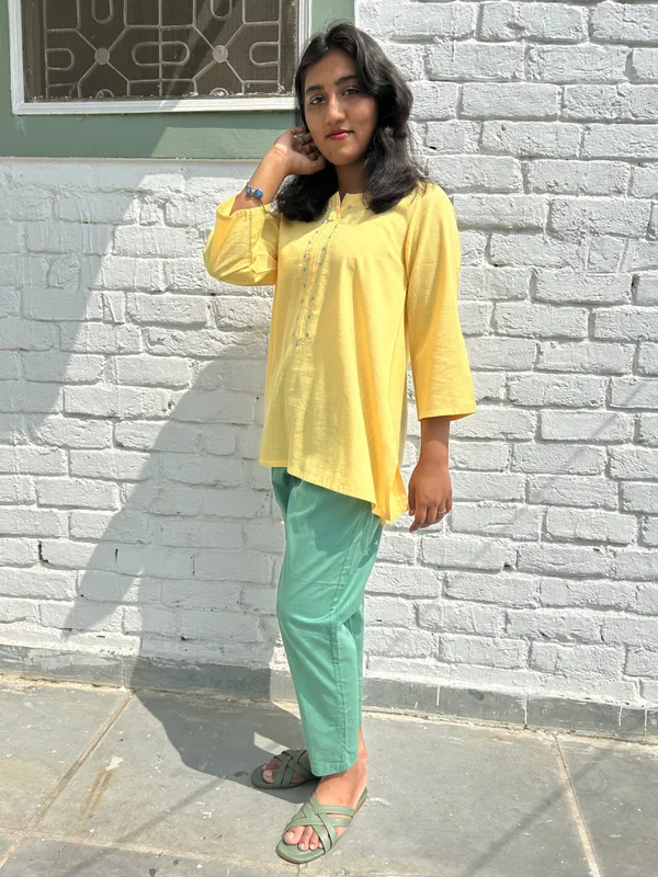 Yellow_Embroidered_Short_Cotton_Kurta_-_XXL