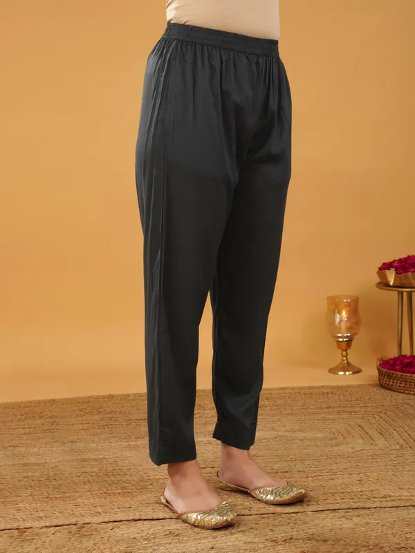 Black_Gota_Pati_Festive_Embroidered_Kurta_with_Pant(Set_of_2)