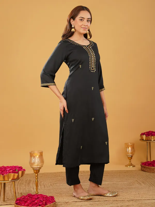 Black_Gota_Pati_Festive_Embroidered_Kurta_with_Pant(Set_of_2)