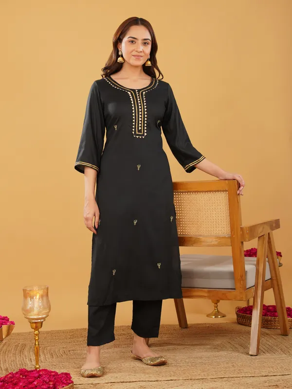 Black_Gota_Pati_Festive_Embroidered_Kurta_with_Pant_and_Dupatta_(Set_of_3)